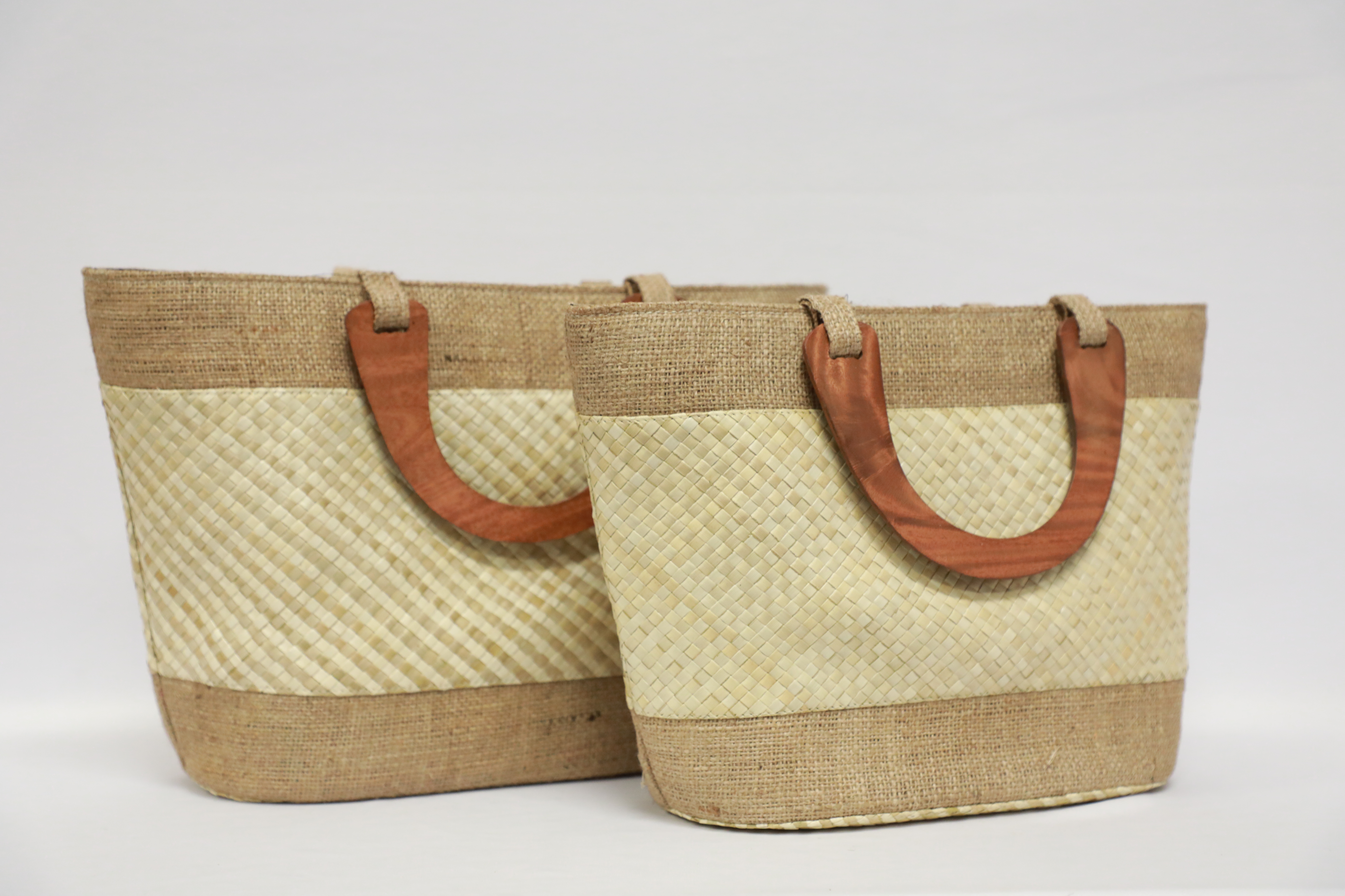 Lauhala S/2 w burlap plain 1 (L) 18x11x5 (M) 15x9x4.jpg